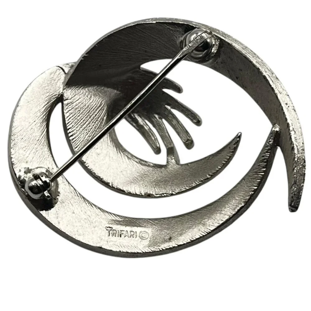 Vintage Crown Trifari Brushed Silver Tone Rounded Crashing Wave Swirl Brooch Pin